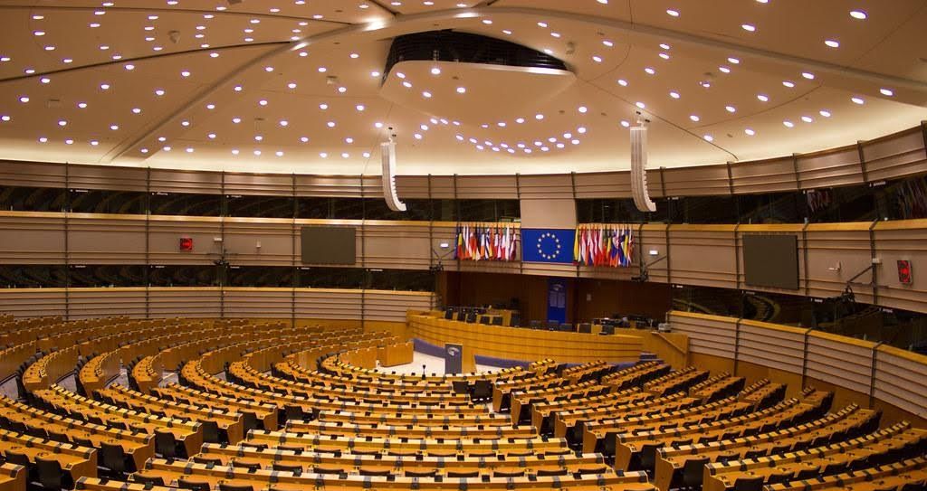 Parlamento europeo contro Commissione europea